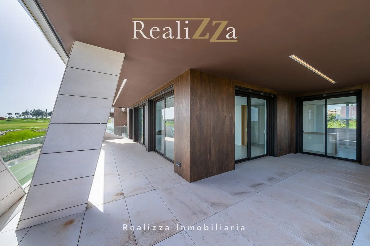 Piso de 1ª planta en con vistas a La Finca Golf 32