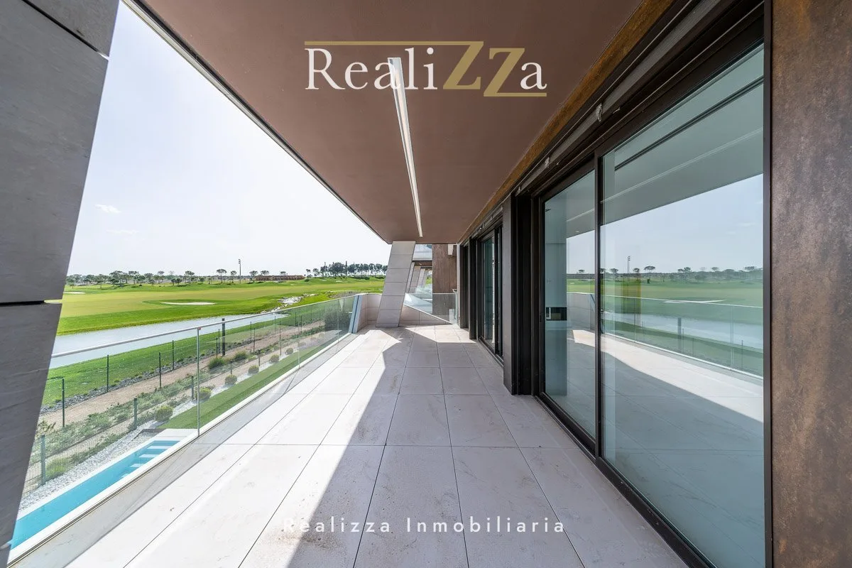 Piso de 1ª planta en con vistas a La Finca Golf 33