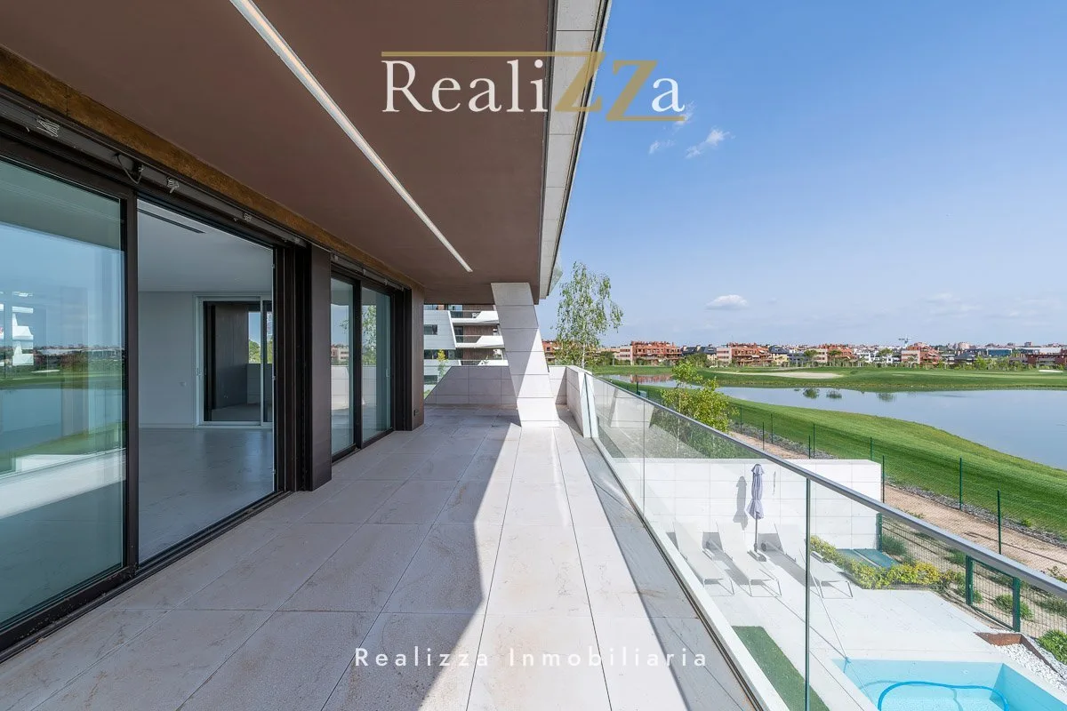 Piso de 1ª planta en con vistas a La Finca Golf 34
