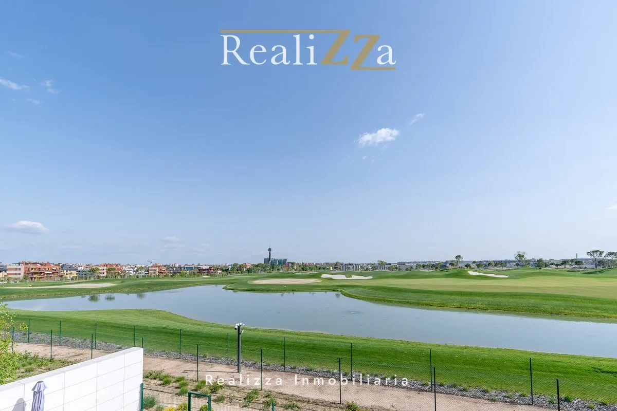 Piso de 1ª planta en con vistas a La Finca Golf 35