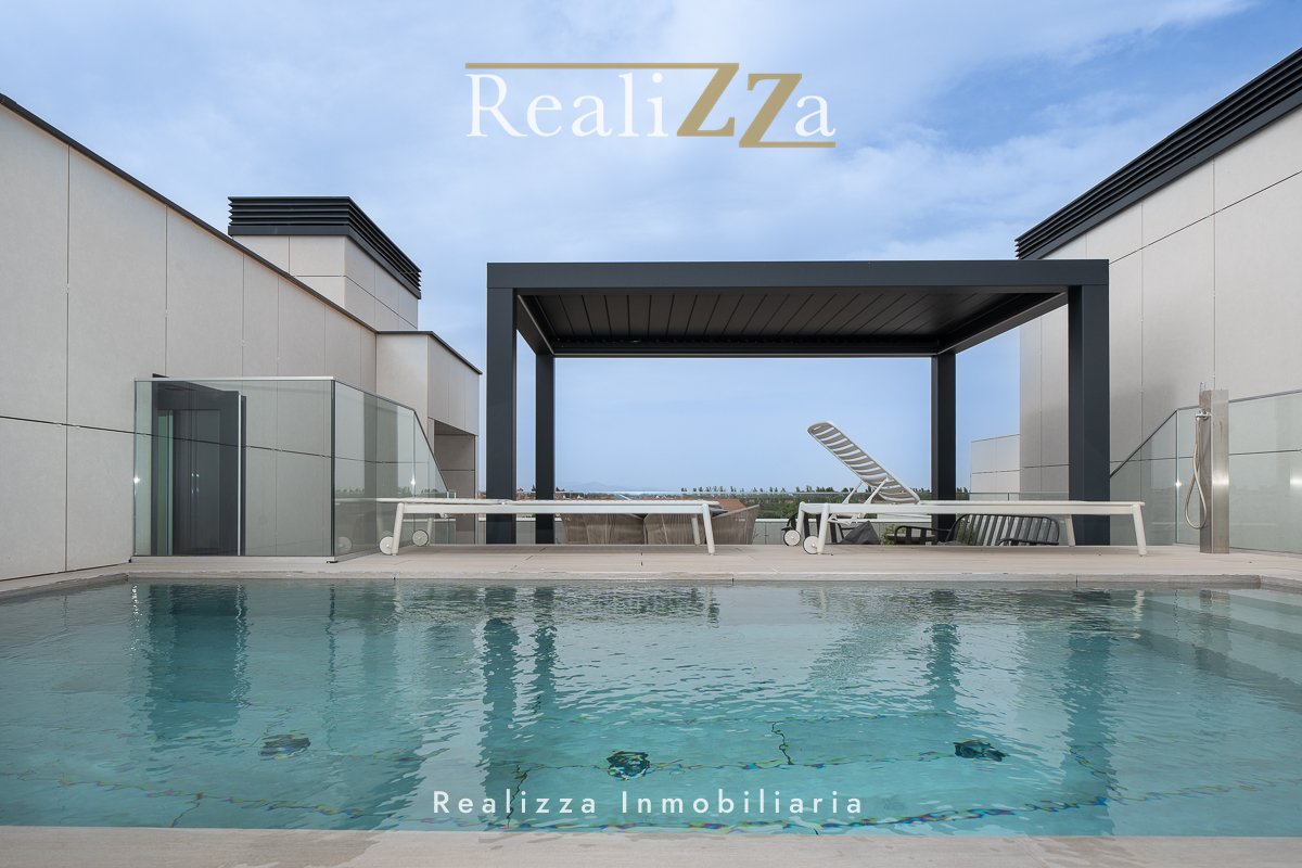 Atico triplex amueblado con piscina
