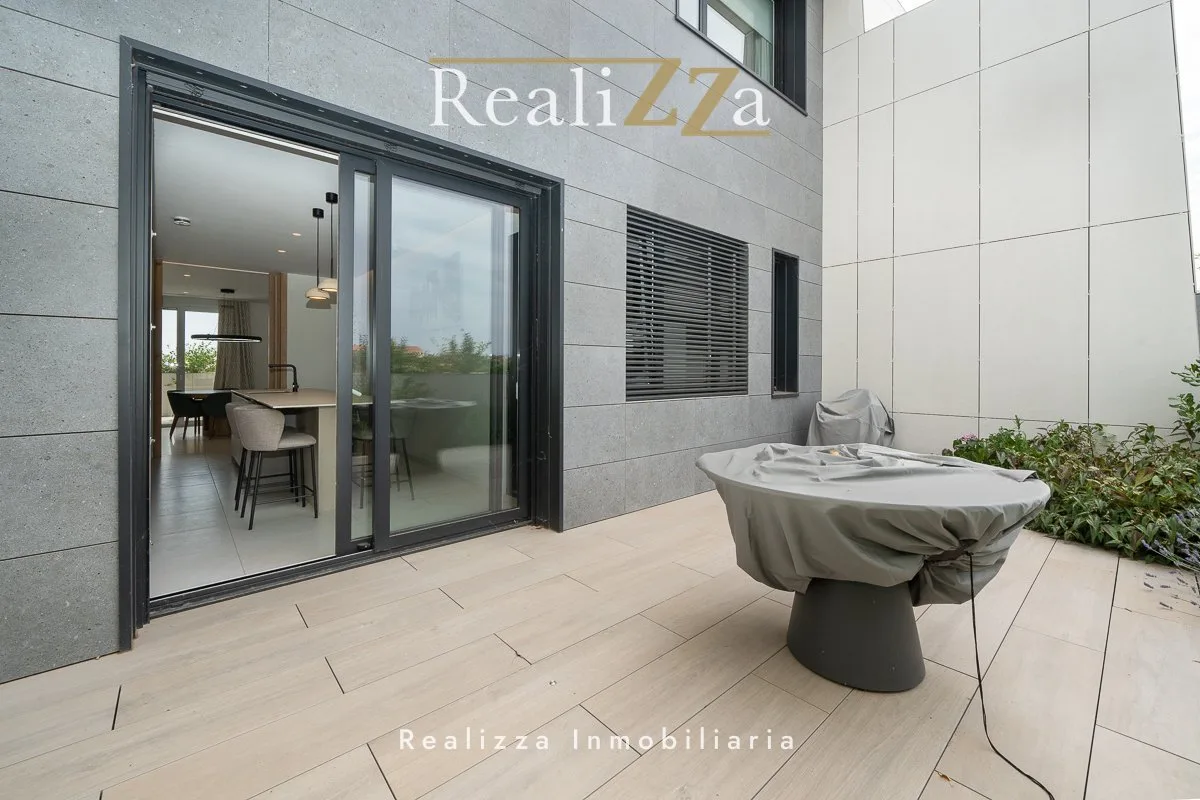 Atico triplex amueblado con piscina 15