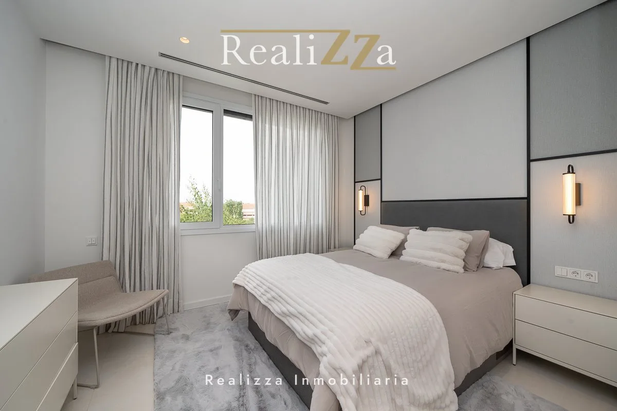 Atico triplex amueblado con piscina 32