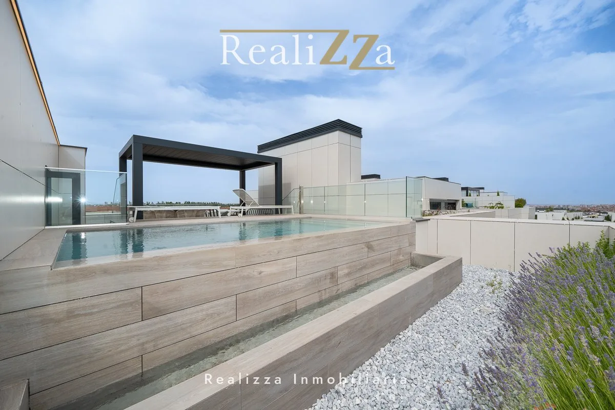 Atico triplex amueblado con piscina 34