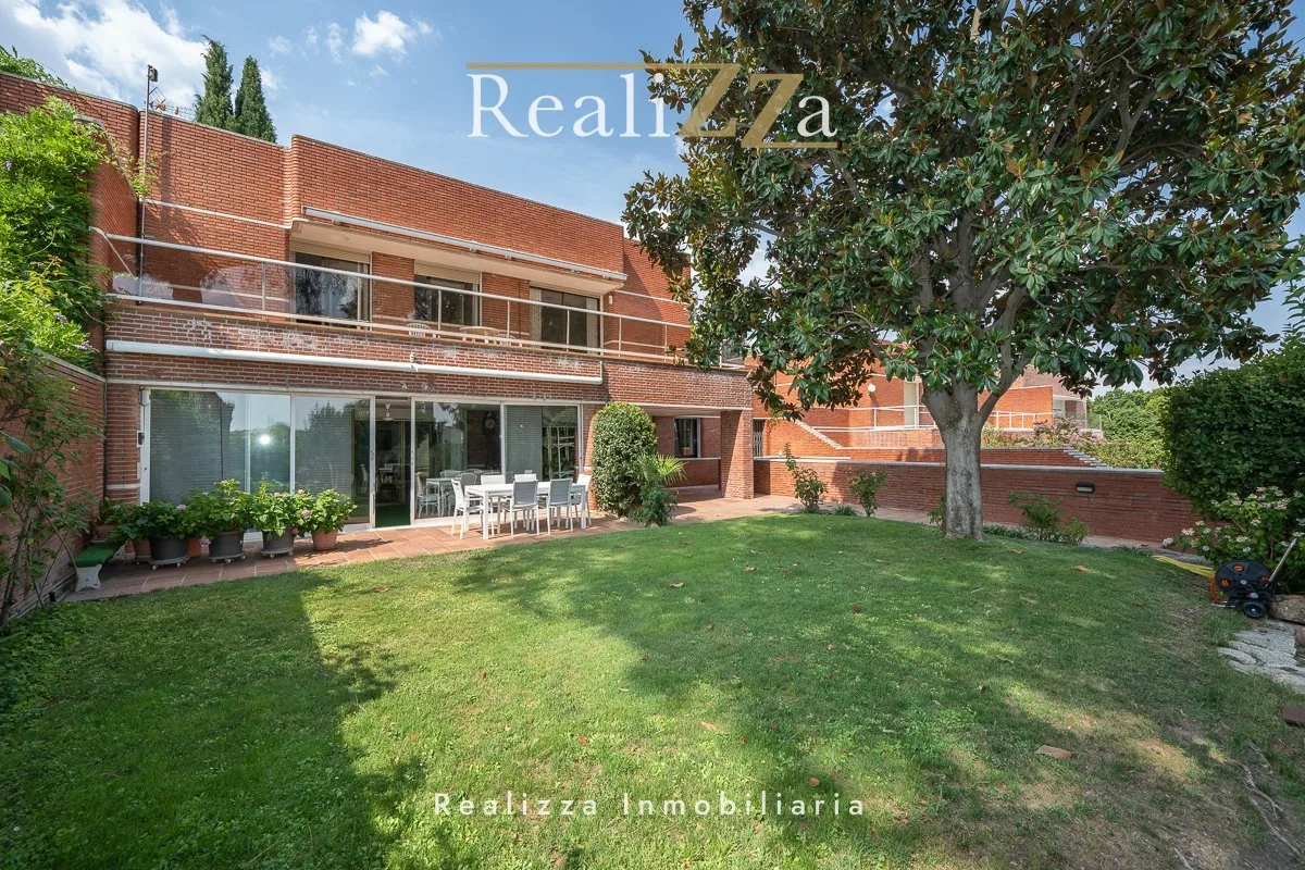 Chalet adosado en colonia Diplomáticos