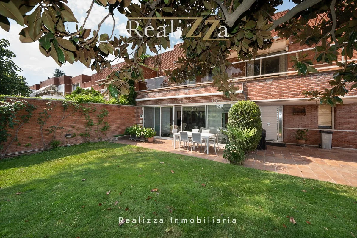 Chalet adosado en colonia Diplomáticos 15