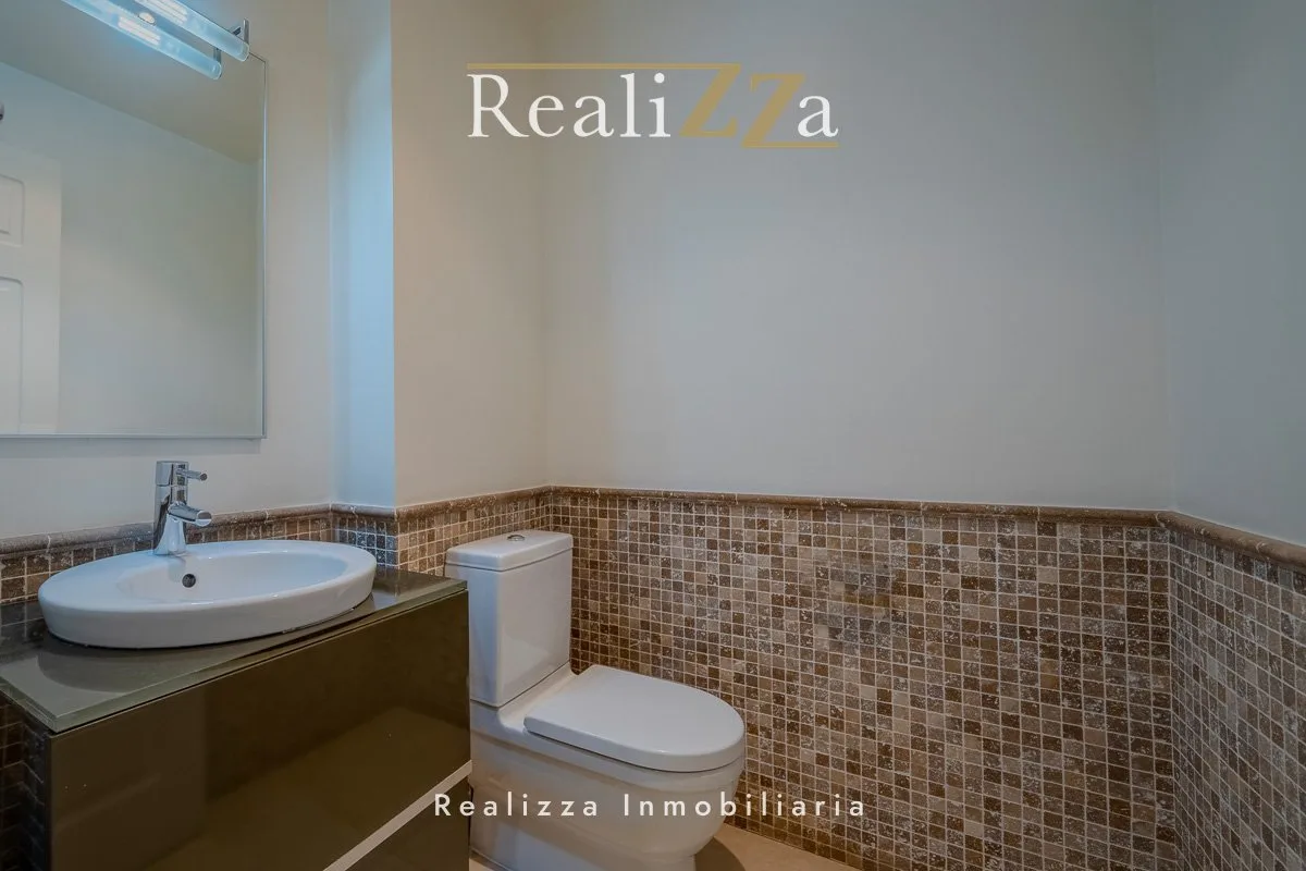 Adosado junto a zonas comunes 29