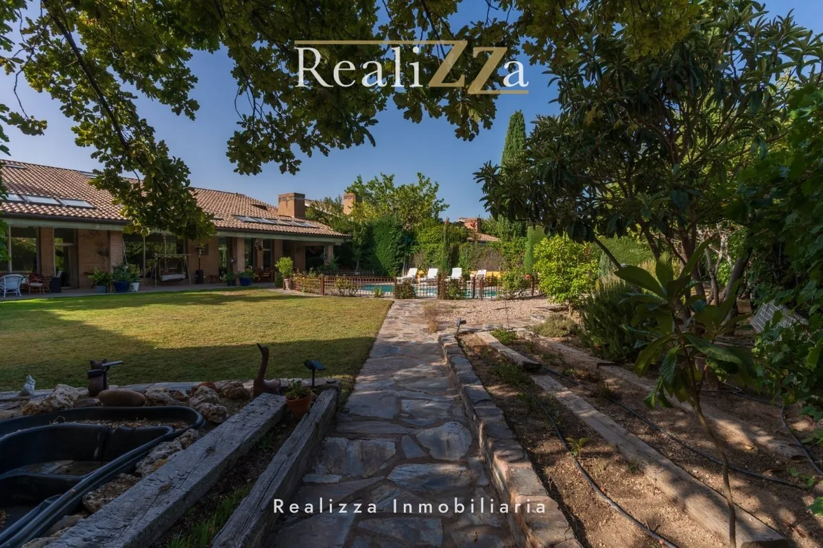 Chalet independiente en Paseo del Rio 8