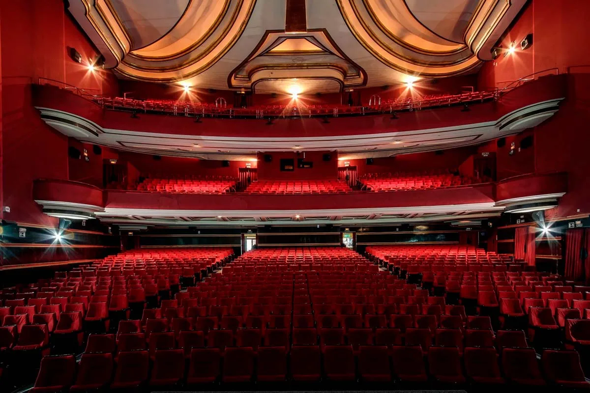 Cines y teatros
